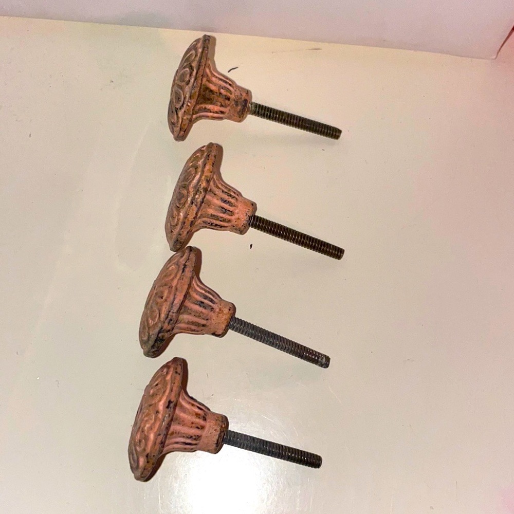 4 Shabby Sheek Drawer pulls/knobs